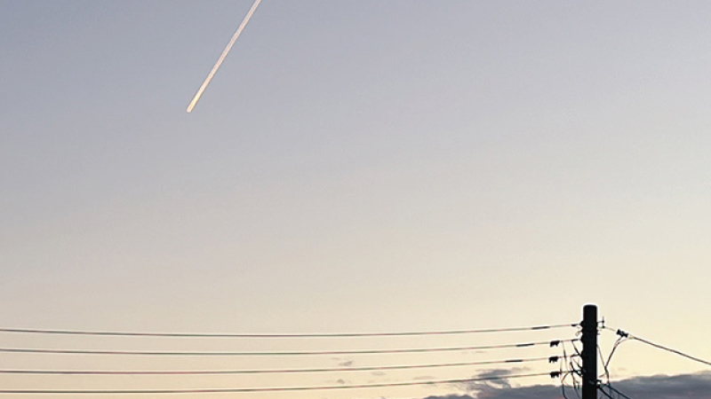 紺色からオレンジへのグラデーションが綺麗な空